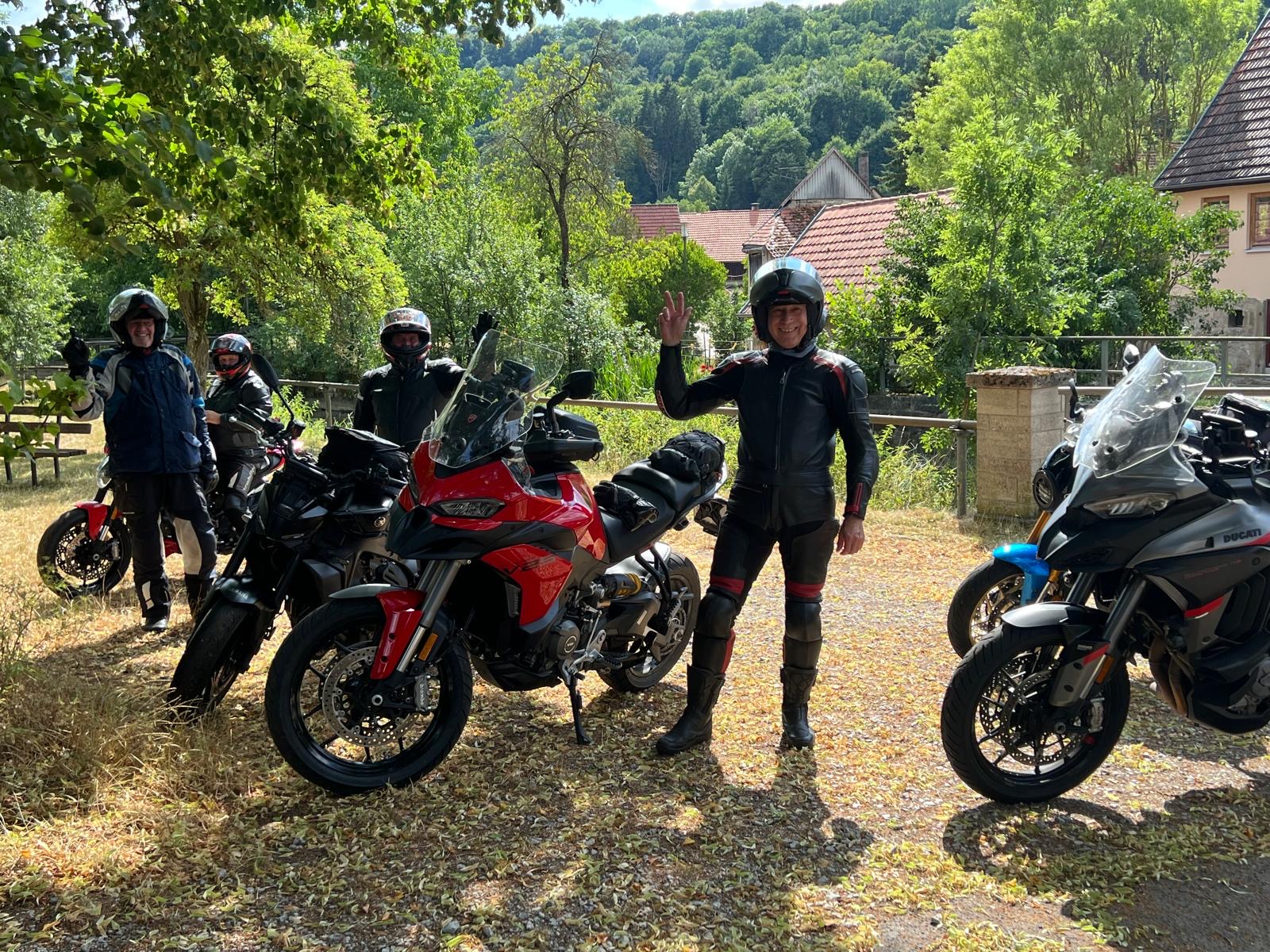 0fc880e7-291d-4100-bd77-c561ed229895 2